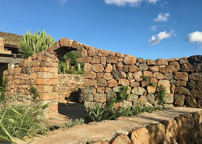 Tgi Dammusi Preziosi Scauri (Sicily)